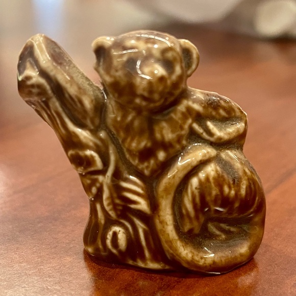 WADE figurine - promotion w/ Red Rose Tea - porcelain LANGUR monkey from England - Picture 2 of 4